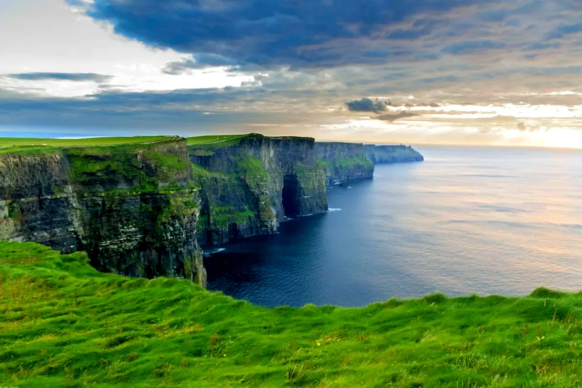 Le Cliffs of Moher, Irlanda