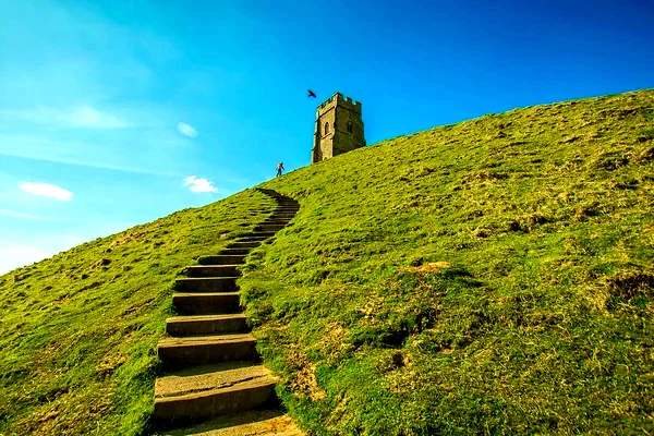 La scalinata che sale alla torre di St Michael sul Glastonbury Tor