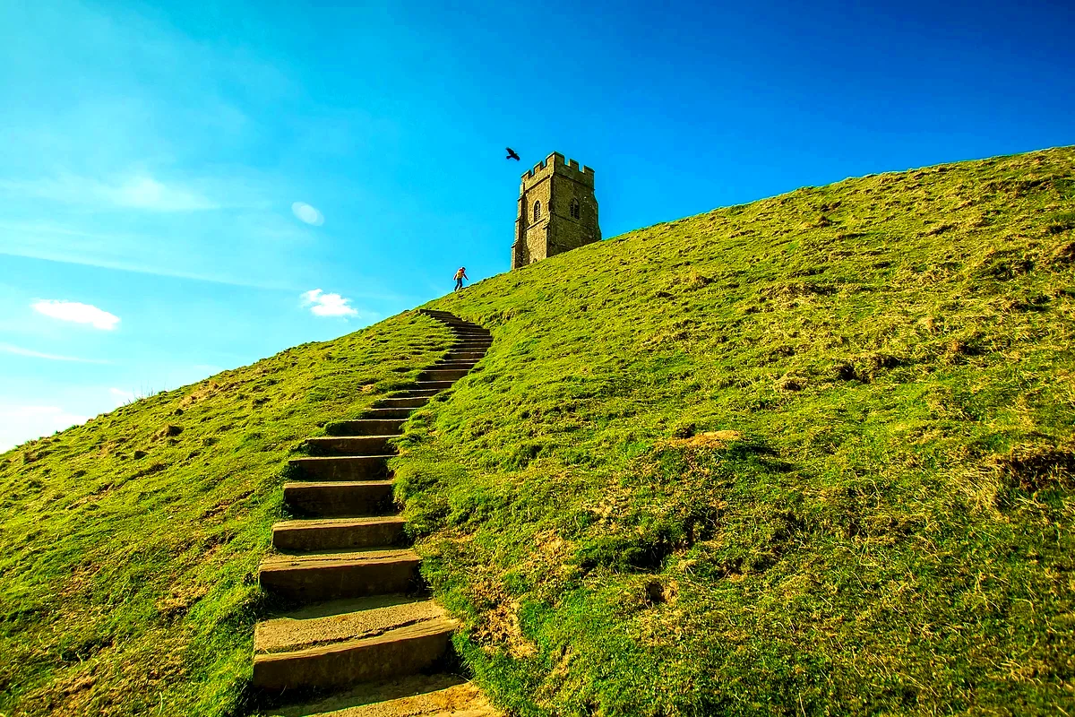 La scalinata che sale alla torre di St Michael sul Glastonbury Tor