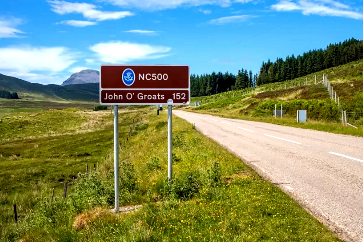 Il cartello della North Coast 500 per John O' Groats