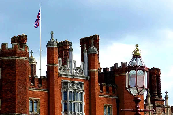 Le torri e i camini Tudor di Hampton Court Palace