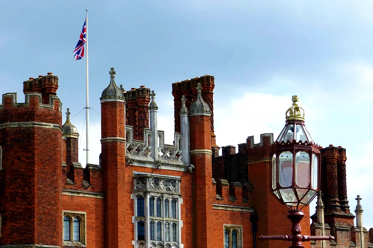 Le torri e i camini Tudor di Hampton Court Palace