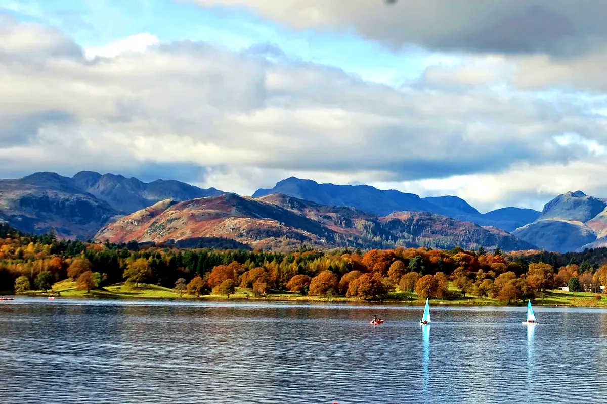 Il lago Windermere e le colline del Lake District